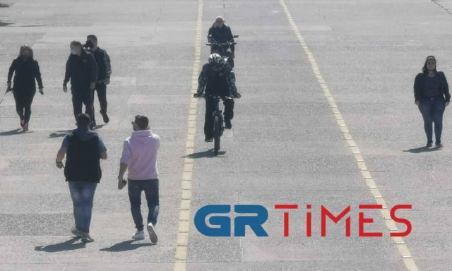 Lockdown - Θεσσαλονίκη: Πλήθος κόσμου βγήκε για βόλτα στη Νέα Παραλία