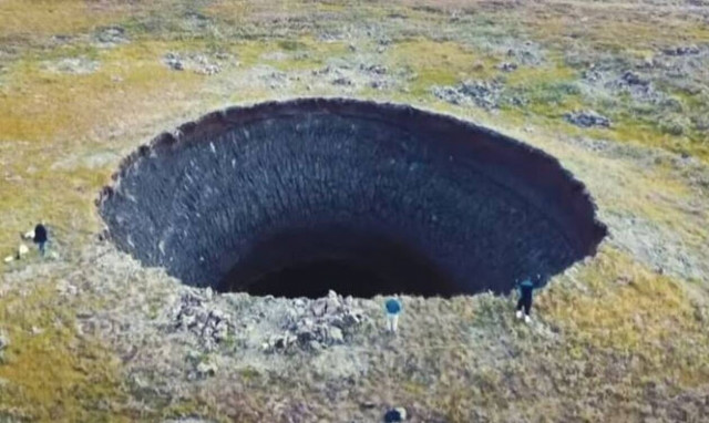 Βίντεο: Το μυστήριο των μαύρων τρυπών της Γιαμάλ
