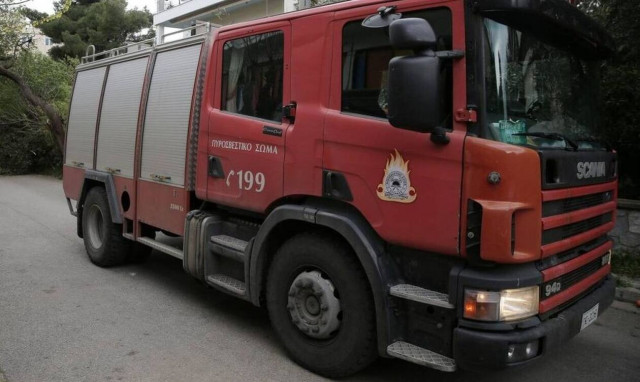 ΦΩΤΙΑ ΤΩΡΑ: Μεγάλη πυρκαγιά στην Άνδρο