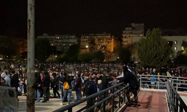 Θεσσαλονίκη: Κορονοπαρτάρα με 1.000 άτομα στο ΑΠΘ - Απίστευτες εικόνες συνωστισμού