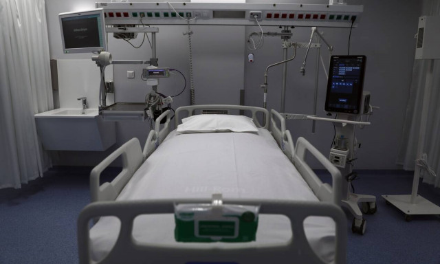 Κορονοϊός: Αργά βήματα με το βλέμμα στις ΜΕΘ - Οι ανάσες «ελευθερίας» και το όπλο των self test