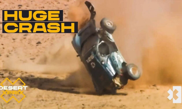 Τρομακτικό ατύχημα στην έρημο – Τη γλίτωσε... φθηνά η οδηγός (video)