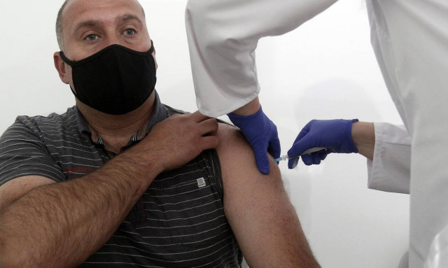 Κορονοϊός: Η «μάχη» ενάντια στις μεταλλάξεις- Πότε και πώς θα ηττηθεί η Covid-19