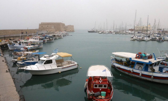 Καιρός τώρα: Τρίτη με λασποβροχές, σκόνη και ισχυρούς νοτιάδες στο Αιγαίο