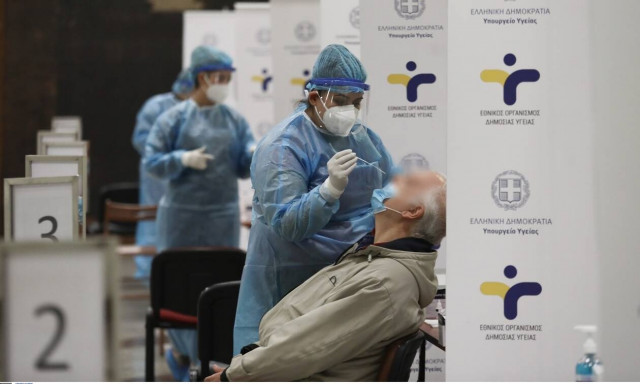 Κρούσματα σήμερα: Ολοταχώς για 5.000! Σπάει κάθε προηγούμενο ρεκόρ – «Πνίγονται» τα νοσοκομεία