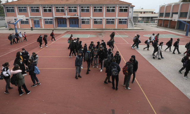 Άνοιγμα σχολείων: «Βόμβα» Βατόπουλου - «Δεν μπορώ να πω ακόμα ότι θα γίνει»