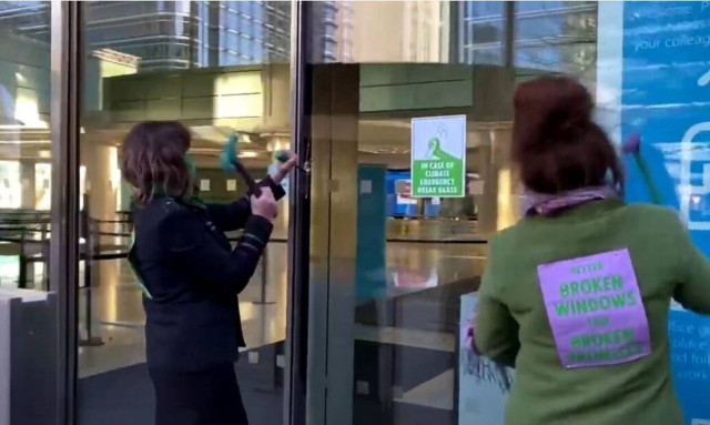 Βρετανία: Συλλήψεις ακτιβιστών για το κλίμα μετά απο βανδαλισμό σε τράπεζα του Λονδίνου