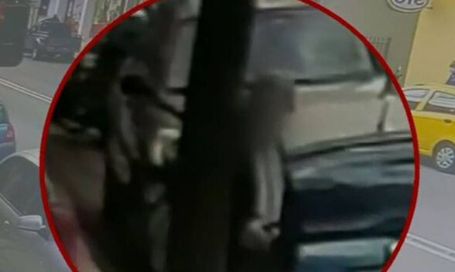 Φονικό Κυπαρισσία: Βίντεο ντοκουμέντο – Ο δράστης με το όπλο στο χέρι