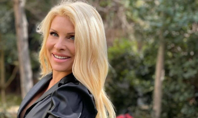 Ελένη Μενεγάκη: Τρώει δίχως ενοχές το ανοιξιάτικο γλυκό που έφτιαξε με τα χεράκια της!