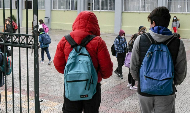 Κορονοϊός: Διαφωνία Εξαδάκτυλου για το άνοιγμα των λυκείων – Κινδυνεύουμε να γίνουμε Πορτογαλία