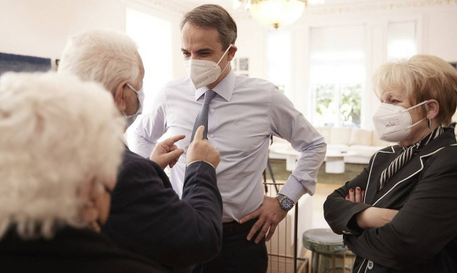 Συνάντηση Μητσοτάκη με εμβολιασμένους πολίτες στο Μαξίμου - «Θέλω να ακουστεί η δική σας φωνή»