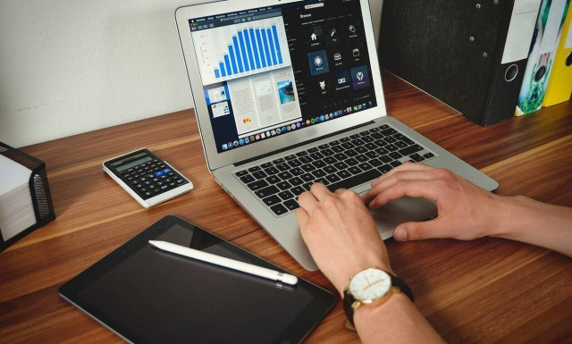 Voucher 200 ευρώ για λάπτοπ και τάμπλετ: Διευκρινίσεις για την καλύτερη εξυπηρέτηση στις αιτήσεις