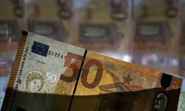 Μπαράζ πληρωμών για συντάξεις, επιδόματα και αναδρομικά