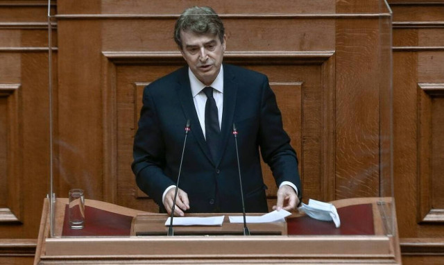 Chrisochoidis announces planned legislation for mixed police-private security bodies to guard VIPs