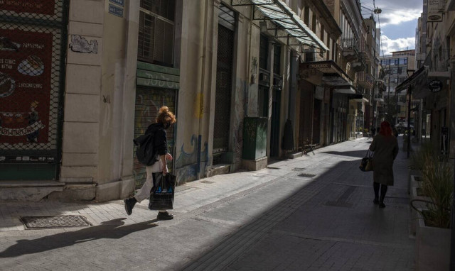 Λιανεμπόριο: Σηκώνουν ρολά τα καταστήματα σε δυο ακόμα περιοχές - Νέα μέτρα για τους καταναλωτές