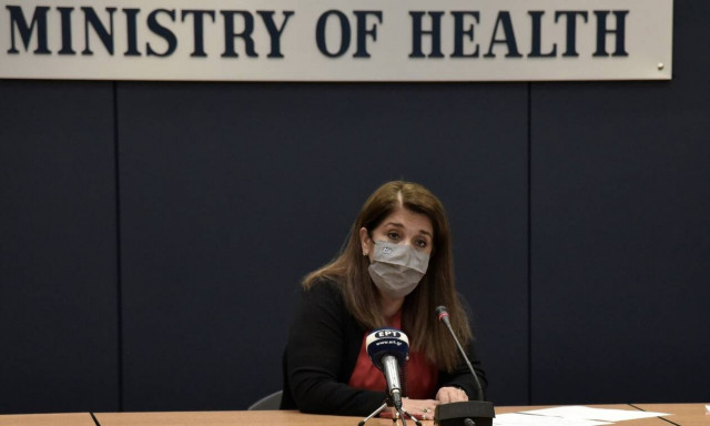 Κορονοϊός - Παπαευαγγέλου:«Καμπανάκι» για ενδοοικογενειακή μετάδοση - Σταθερός ο δείκτης θετικότητας