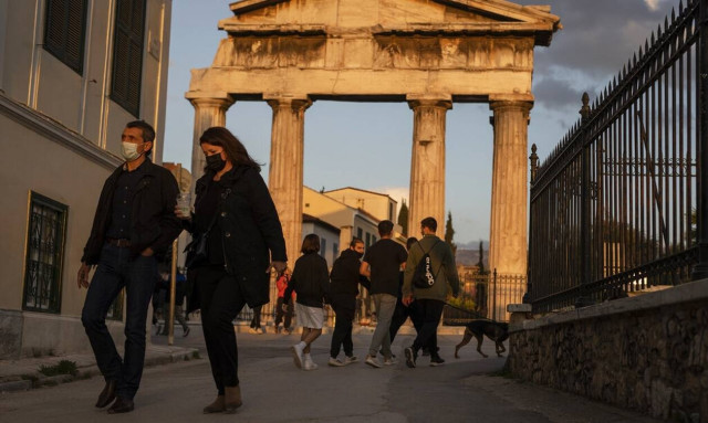 Μετακίνηση από δήμο σε δήμο: Τι αλλάζει το Σαββατοκύριακο - Πόσα άτομα επιτρέπονται στο αυτοκίνητο