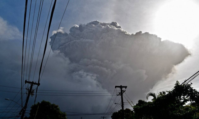 Άγιος Βικέντιος και Γρεναδίνες: Τέφρα καλύπτει το νησί της Καραϊβικής μετά την έκρηξη ηφαιστείου
