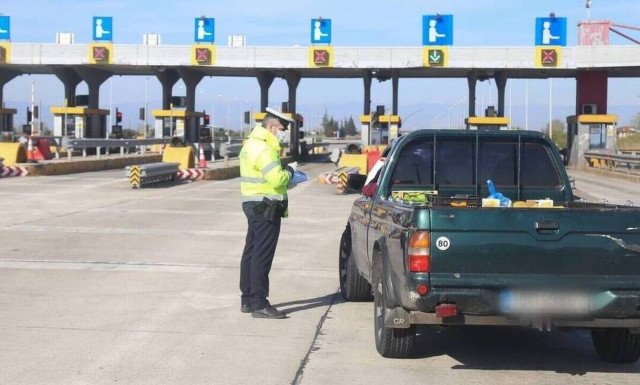 Lockdown: Όλα τα σενάρια για Πάσχα στο χωριό και καταστήματα χωρίς click in shop και click away