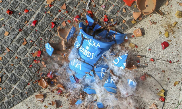 Μετακίνηση εκτός νομού: Θα αρθεί η απαγόρευση πριν από το Πάσχα;