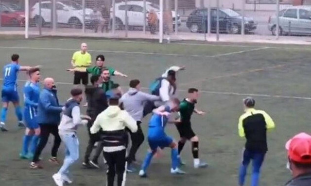 Απίστευτο ξύλο! - Εικόνες από... Cobra Kai στο ποδόσφαιρο (video)
