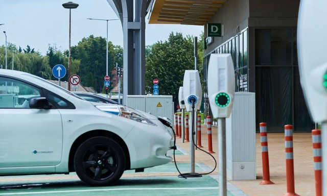 Μικρή η διείσδυση των ηλεκτρικών οχημάτων στην ελληνική αγορά