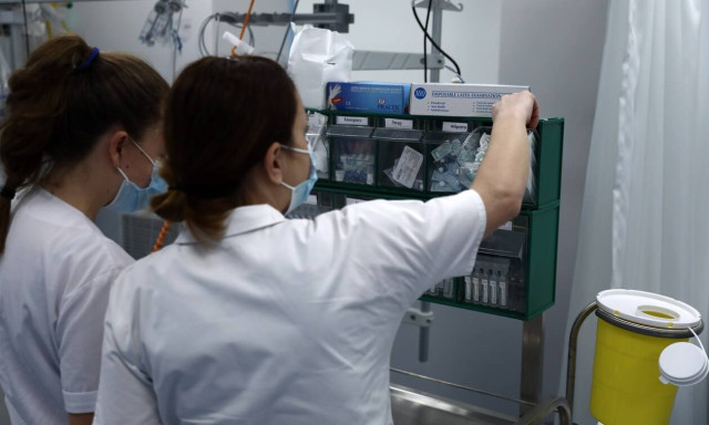 Greece registers 4,033 new coronavirus infections on Tuesday; 802 in ICUs nationwide