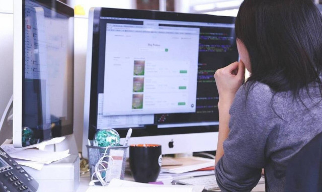 Ανατροπή με το 8ωρο: Ωράριο – «λάστιχο» και αύξηση των υπερωριών