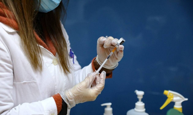 Θρομβώσεις: Πώς ένα εμβόλιο κατά του κορονοϊού μπορεί να προκαλεί μια σπάνια διαταραχή