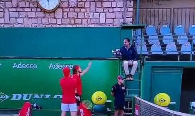 Στέφανος Τσιτσιπάς: Εκτός εαυτού! Τα «έχωσε» στον διαιτητή - «Είσαι ντροπή του τένις» (video)