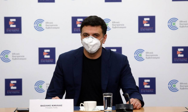 Έκκληση Κικίλια: Εμβολιαστείτε! Βελτιώνεται η κατάσταση - Έρχονται 1,2 εκατομμύρια εμβόλια Pfizer