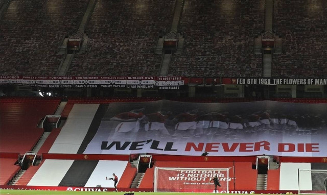 Μάντσεστερ Γιουνάιτεντ: Ο απίστευτος λόγος που άλλαξε χρώμα στα banner στις εξέδρες