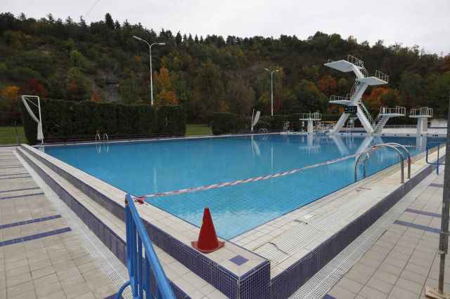 Έρευνα κορονοϊός:Το χλώριο στις πισίνες «σκοτώνει» τον ιό που προκαλεί Covid-19 σε 30 δευτερόλεπτα