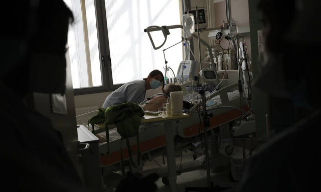 Κορονοϊός - Γαλλία: Η χώρα ξεπέρασε το όριο των 100.000 θανάτων