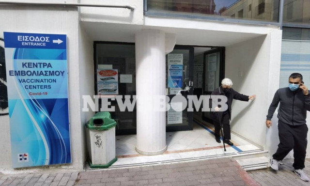 Ρεπορτάζ Newsbomb.gr – Κέντρο υγείας Αγίας Παρασκευής: Ντελιβεράς έκλεψε εμβόλιο της Pfizer