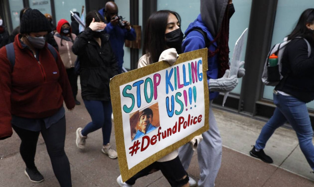 ΗΠΑ: Για ανθρωποκτονία εξ αμελείας κατηγορείται αστυνομικός που σκότωσε Αφροαμερικανό στη Μινεσότα