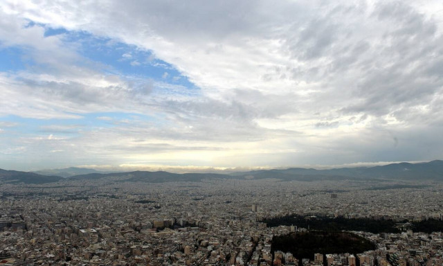 Καιρός τώρα: Με συννεφιά και σκόνη η Παρασκευή - Η πρόγνωση για το Σαββατοκύριακο