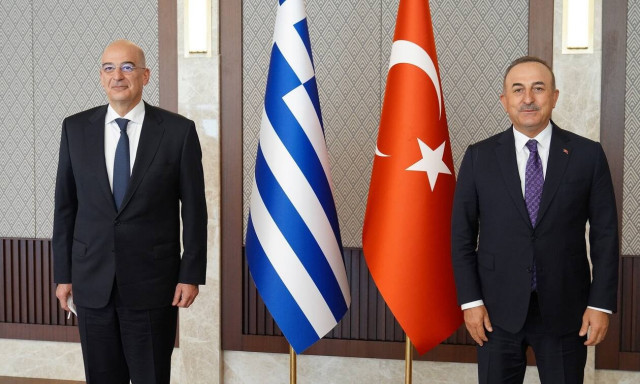 Προεδρική Φρουρά: O Δένδιας με ύψος 1,92 θα μπορούσε να ήταν Εύζων