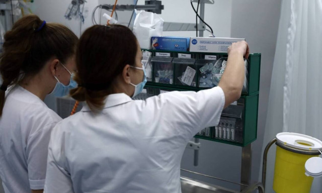 ΠΟΕΔΗΝ: 60 διασωληνωμένοι εκτός ΜΕΘ στην Αττική - Ξεφεύγει ξανά η κατάσταση στη Θεσσαλονίκη