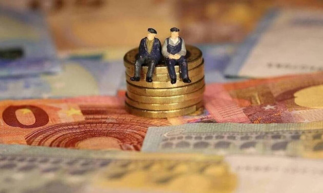 Συντάξεις: «Κλείδωσαν» οι ημερομηνίες για αυξήσεις και αναδρομικά - Πόσα θα πάρουν οι δικαιούχοι