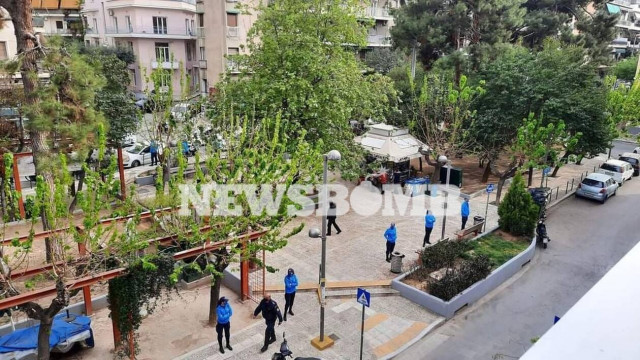 Πλατεία Βαρνάβα: «Περικυκλωμένη» από δεκάδες αστυνομικούς - Βάζουν «φρένο» στα κορονοπάρτι