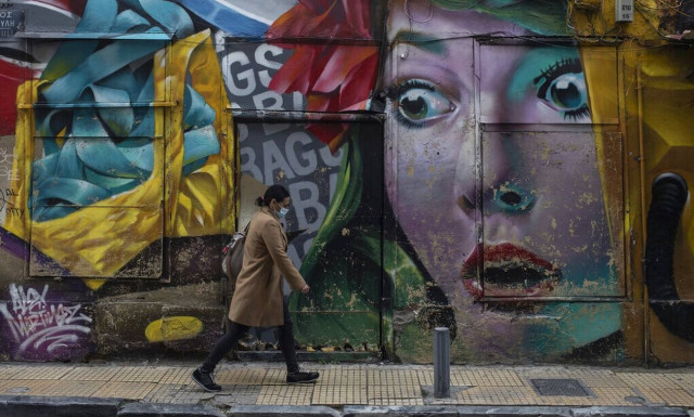 Έρευνα: Ένας στους δέκα 20άρηδες που πέρασαν Covid-19 κινδυνεύει να ξανακολλήσει