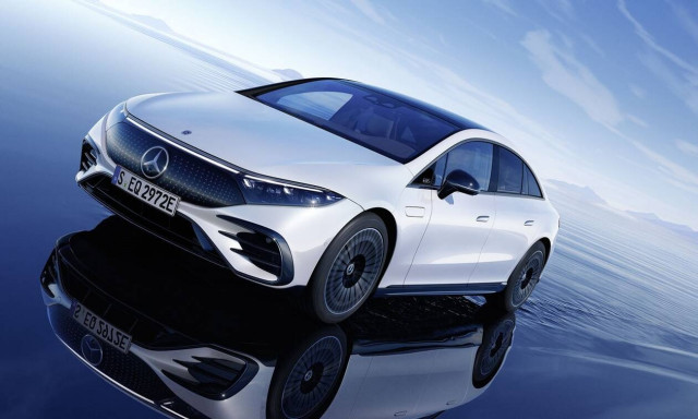 Γιατί η top ηλεκτρική Mercedes έχει συμβατικούς καθρέφτες;
