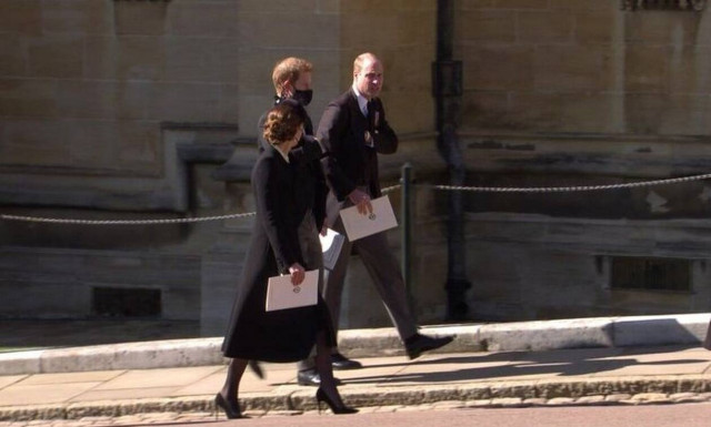 Κηδεία πρίγκιπα Φιλίππου: Ενδείξεις συμφιλίωσης ανάμεσα σε Ουίλιαμ και Χάρι (vid)