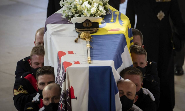 Η κηδεία που είδε όλος ο κόσμος: Το συγκινητικό «αντίο» των Βρετανών στον Φίλιππο