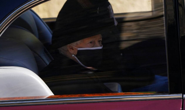 Βασίλισσα Ελισάβετ: Η πρώτη έξοδος χωρίς τον πρίγκιπά της (pics)