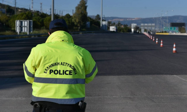 Κορονοϊός - Εξαδάκτυλος: Όχι σε μαζική έξοδο για το Πάσχα