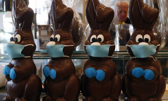 Εξαδάκτυλος: Δεν είναι δυνατόν να μιλάμε για μαζική έξοδο - Προειδοποίηση για τέταρτο κύμα