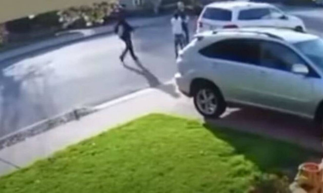 Μια ληστεία που δεν πήγε καθόλου καλά για τους ληστές: Το θύμα αντιστάθηκε (με μεγάλη επιτυχία)