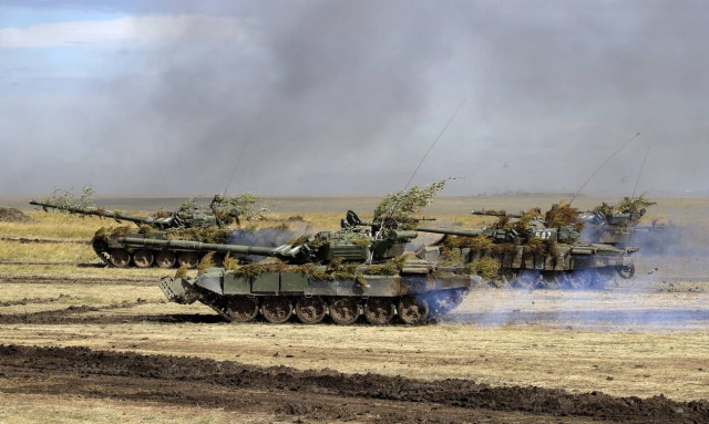 ΕΕ: 150.000 Ρώσοι στρατιώτες στα σύνορα με την Ουκρανία και στην Κριμαία